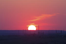 Закат солнца над предприятием