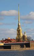 Башня со шпилем. вид с реки 
