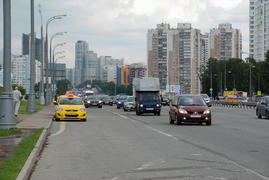 Ленинский проспект — перспектива от остановки Теплостанский проезд в сторону центра