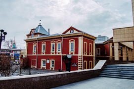 Красное здание 