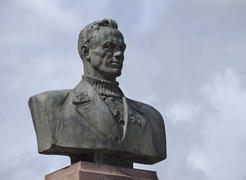 Беларусь, Барановичи: Памятник Дважды Герою Советского Союза С. И. Грицевцу.