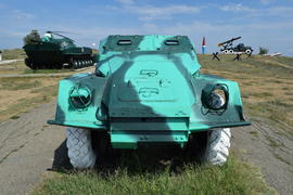 Боевая машина пехоты. Военный автомобиль для солдат на поле боя.
