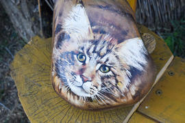Кошки, нарисованные на скале. Рисунок кошачья мордочка на Большом Камне