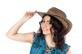 Девушка в ковбойской шляпе