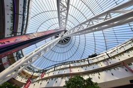 Интерьер торгового центра "ХАН-ШАТЫР" в Астане