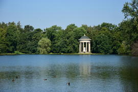 Беседка на территории дворах "Нимфенбург". Германия