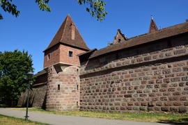 Германия - город Нюрнберг. Фасад крепости с башннями 