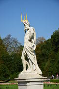 Мюнхен - дворец "Нимфенбург" статуя в парке 