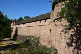 Германия - город Нюрнберг. Фасад крепости с башннями 