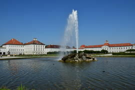 Германия, Мюнхен, замок Нимфенбург. Фонтан в парке