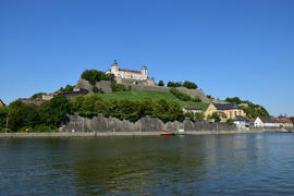 Германия - город Вюрцбург, замок Мариенберг 