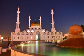 Астана - Мечеть НУР-АСТАНА ночью 