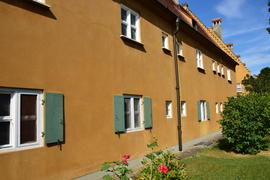 Аугсбург - ФУГГЕРАЙ, небольшие дома яркого цвета 