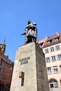 Германия - город Нюрнберг. Скульптура Альбрехта Дюрера 
