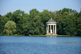 Беседка на территории дворах "Нимфенбург". Германия