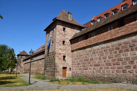 Германия - город Нюрнберг. Фасад крепости с башннями 