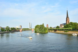 Германия, Франкфурт-на-Майне. Панорама с реки 