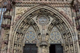 Германия - город Нюрнберг. Фасад здания 