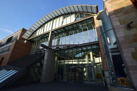 Германия - город Нюрнберг. Современное здание 