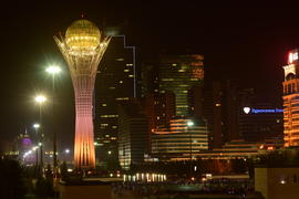 Астана - Башня "Байтерек"-ночью 