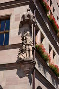 Германия - город Нюрнберг. Уккрашение на фасаде здания 
