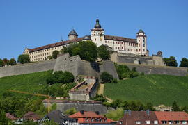 Германия - город Вюрцбург, замок Мариенберг 