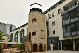 Франкфурт-На-Майне, Здание с круглой башней