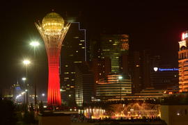 Астана - Башня "Байтерек"-ночью 