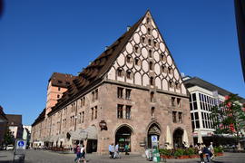 Германия - город Нюрнберг. Фасад старинного здания 