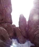 Солнечный свет над скалами