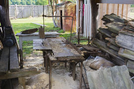 Самодельный станок для распиливания древесины и других материалов