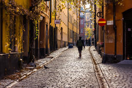 Узкая улочка в Стокгольме