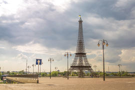 Эйфелева башня (Харьков)