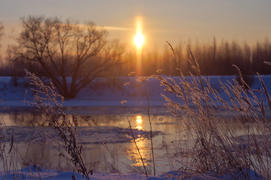 Зимний закат у реки 