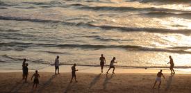 Пляж Бат-Яма: ну чем не Питер Брейгель-младший?