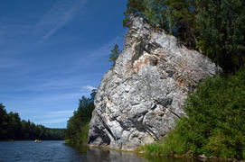 Камень Часовой на реке Чусовая.