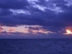 Облака над морем