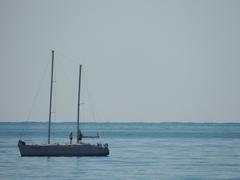 Яхта на море