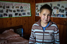 Мальчик в комнате