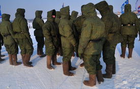 Солдаты на морозе во время лыжной гонки Лыжня России 2012. фото Сергей Шахиджанян. 12 февраля 2012. 