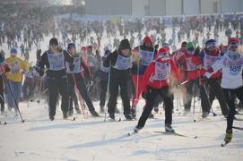 Лыжная гонка Лыжня-России-2012 в подмосковной Яхроме. фото Сергей Шахиджанян 12 февраля 2012 года. 