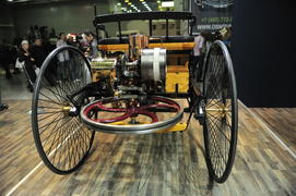 Первый в мире автомобиль Готлиба Даймлера. фото Сергей Шахиджанян