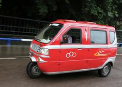 Город Чунцин, Китай.  Трехколесный автомобиль.