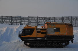 СНегоудерживающие заборы. Ямало-ненецкий  автономный округ. Город Салехард, поселок Лабытнанги. фото