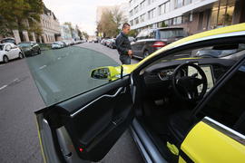 Первое в России электротакси. Электромобиль Tesla. Первый раз в Тесле