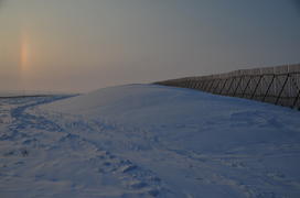 СНегоудерживающие заборы. Ямало-ненецкий  автономный округ. Город Салехард, поселок Лабытнанги. фото