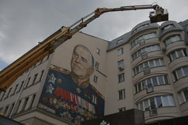 На ул.Арбат, дом 17  в рамках реализации городского проекта "Артфасад" совместно с художниками  JIM-