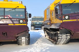 Тундра. Остатки цементного завода бывшей колонии. Ямало-ненецкий  автономный округ. Город Салехард, 