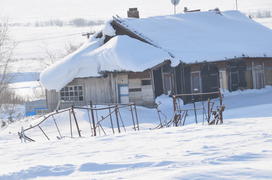 Тундра. Остатки цементного завода бывшей колонии. Ямало-ненецкий  автономный округ. Город Салехард, 