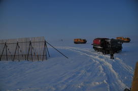 СНегоудерживающие заборы. Ямало-ненецкий  автономный округ. Город Салехард, поселок Лабытнанги. фото